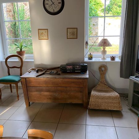 Busset Liages Situe Dans Le Bourbonnais 1 Chambres Lit Double Et Un Clic Clac Ngoại thất bức ảnh