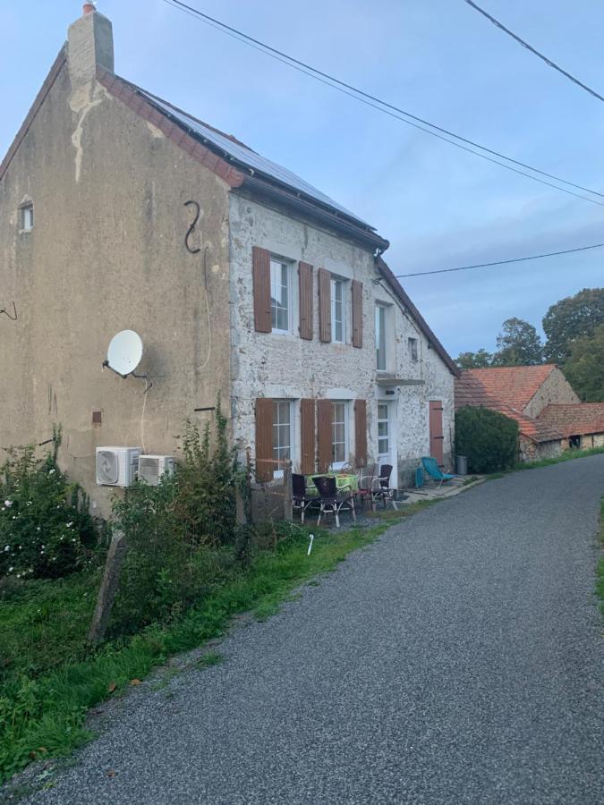Busset Liages Situe Dans Le Bourbonnais 1 Chambres Lit Double Et Un Clic Clac Ngoại thất bức ảnh